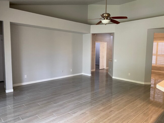 Foto del edificio - 3358 E Wickieup Ln
