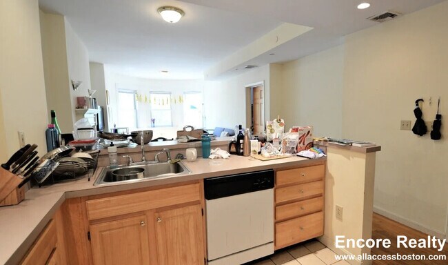 Building Photo - 1405 Beacon St