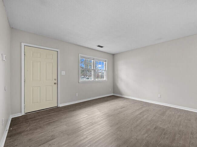 Foto del edificio - Welcome to Sophia Drive!