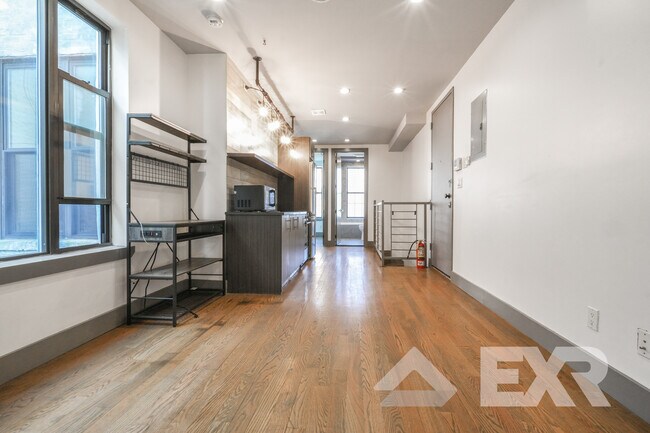 Building Photo - 1649 Summerfield St