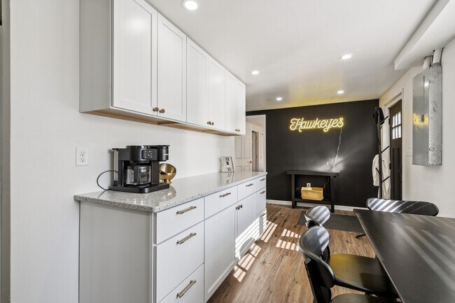 Foto del edificio - 1219 Oakcrest St