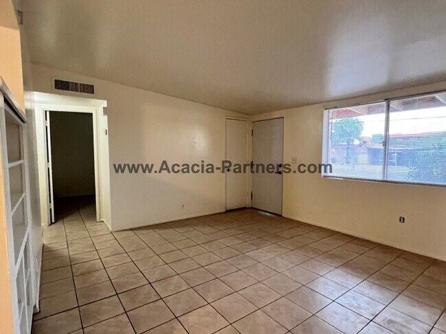 Foto del edificio - Two Bedroom/One Bath
