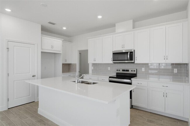 Foto del edificio - 2100 Maverick Ct