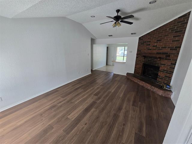 Foto del edificio - 7451 N College Cir