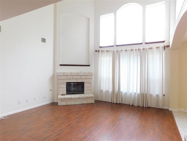 Building Photo - 1511 Homewood Cir
