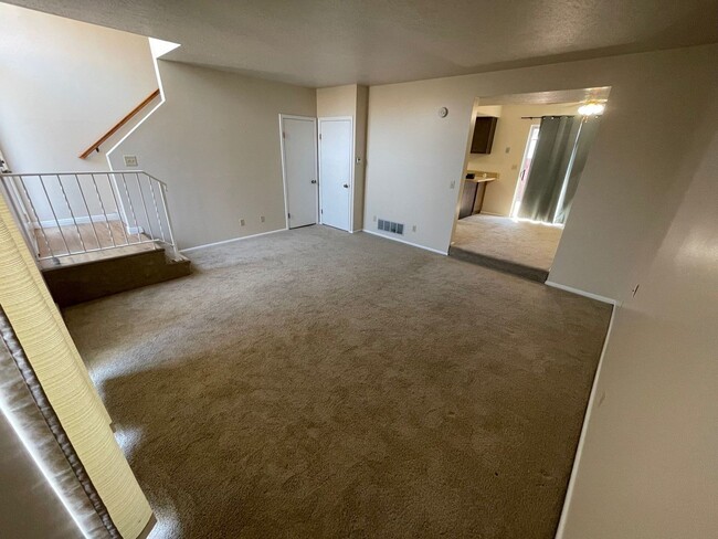 Building Photo - Two bedroom Home, Roy; 1,300 sq ft; Privat...