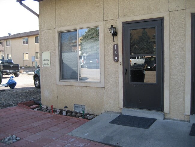 Building Photo - 149 Wellington St