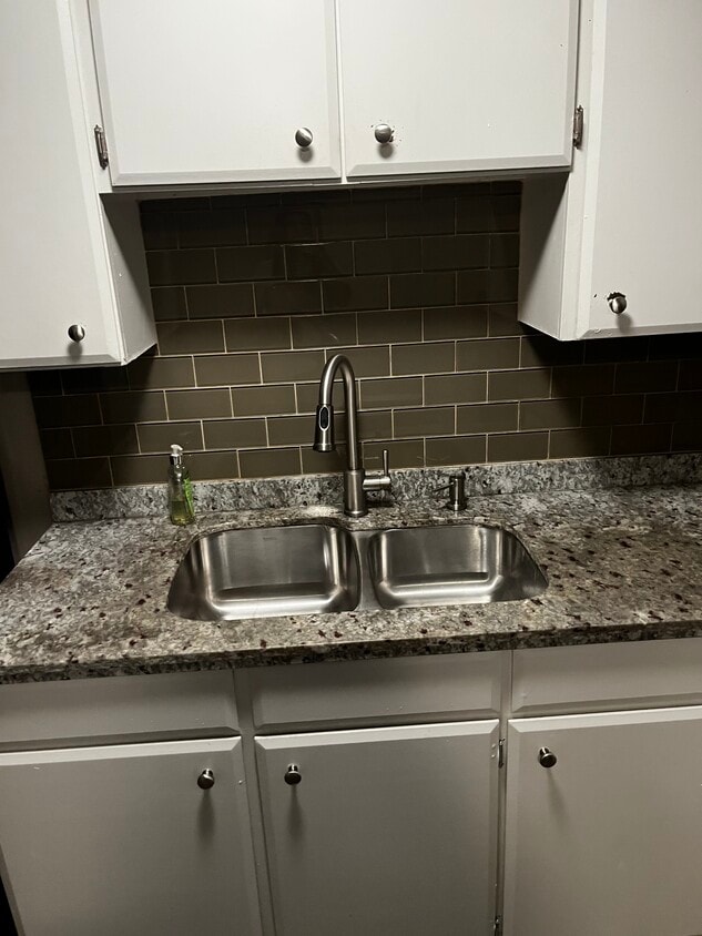 Foto principal - 8121 Valle Dr