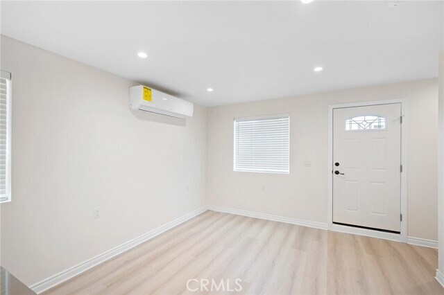 Foto del edificio - 10226 McClemont Ave