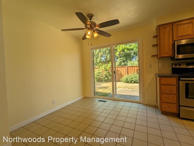 Building Photo - 6 br, 3 bath House - 229 Shamrock Ct