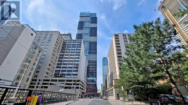 Building Photo - 7 Grenville St