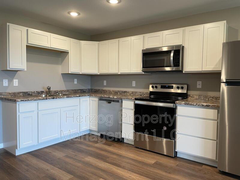 1011 30th St NW Unit Apt. 323, Willmar, MN 56201 Condo for Rent in