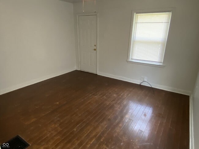 Building Photo - 623 N Tibbs Ave