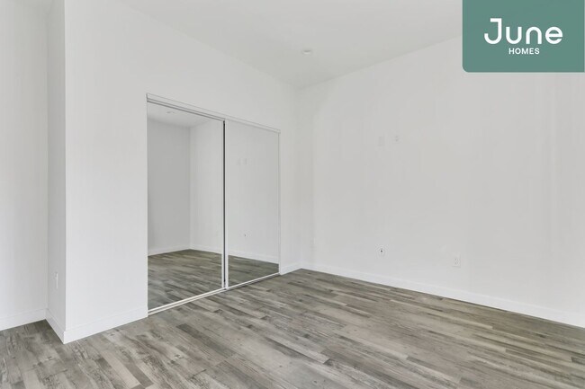 Foto del edificio - Queen room in 5-bed/7.0-bath Home