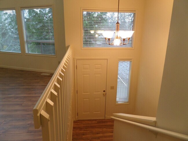Foto del edificio - Fantastic HUGE Remodeled 4 Bedroom Home Wi...