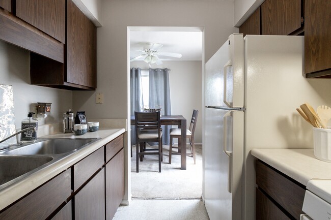 2 Bedroom Kitchen and Dining Room Floorplan at Williamsburg on Lake Mishawaka - Williamsburg Mishawaka
