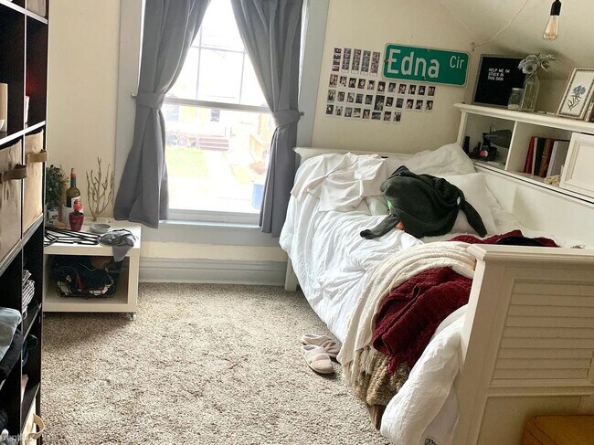 Foto del edificio - 3 br, 1.5 bath House - 815 Brown St