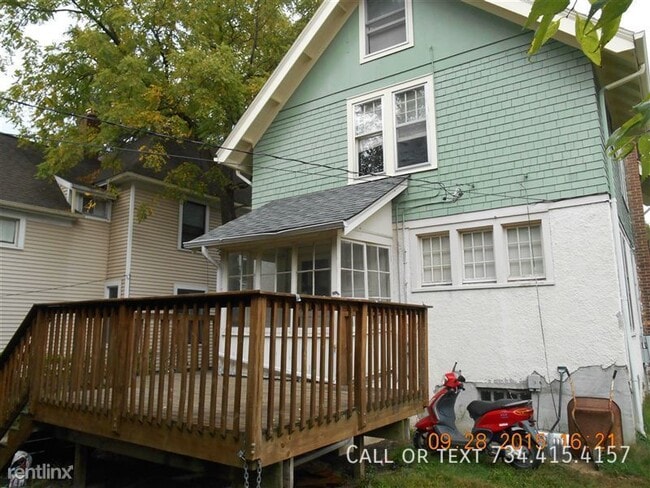 Photo - 1002 Packard St House