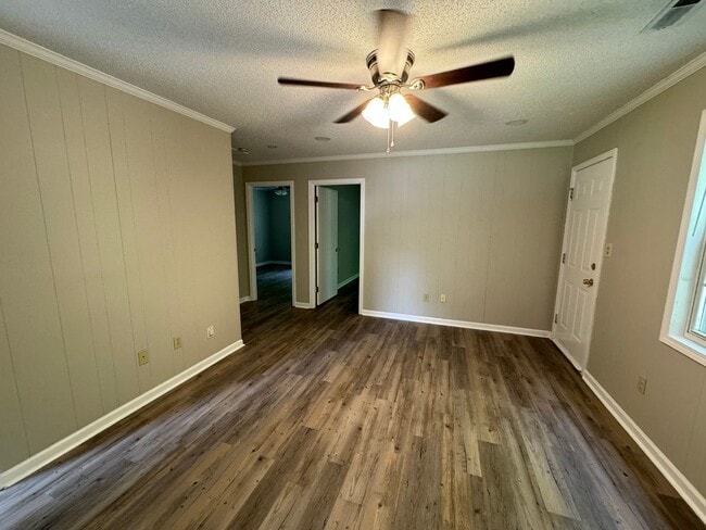 Building Photo - 313 E Washington Ave