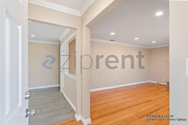Building Photo - 2815 Draper St