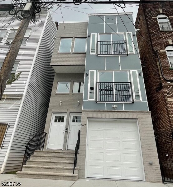 Primary Photo - 267 Sherman Ave