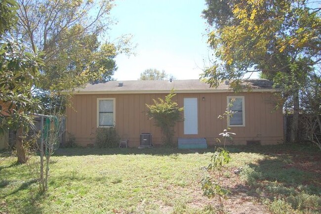 Building Photo - Coming Soon! Super cute 3 bedroom in Winte...