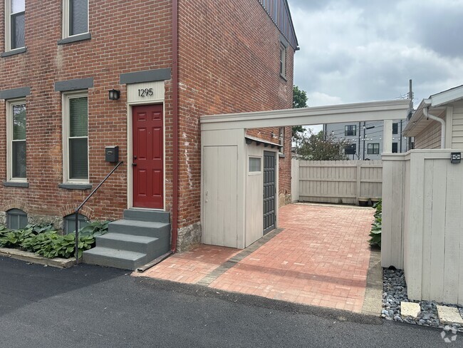 Building Photo - 1295 Kutchins Pl