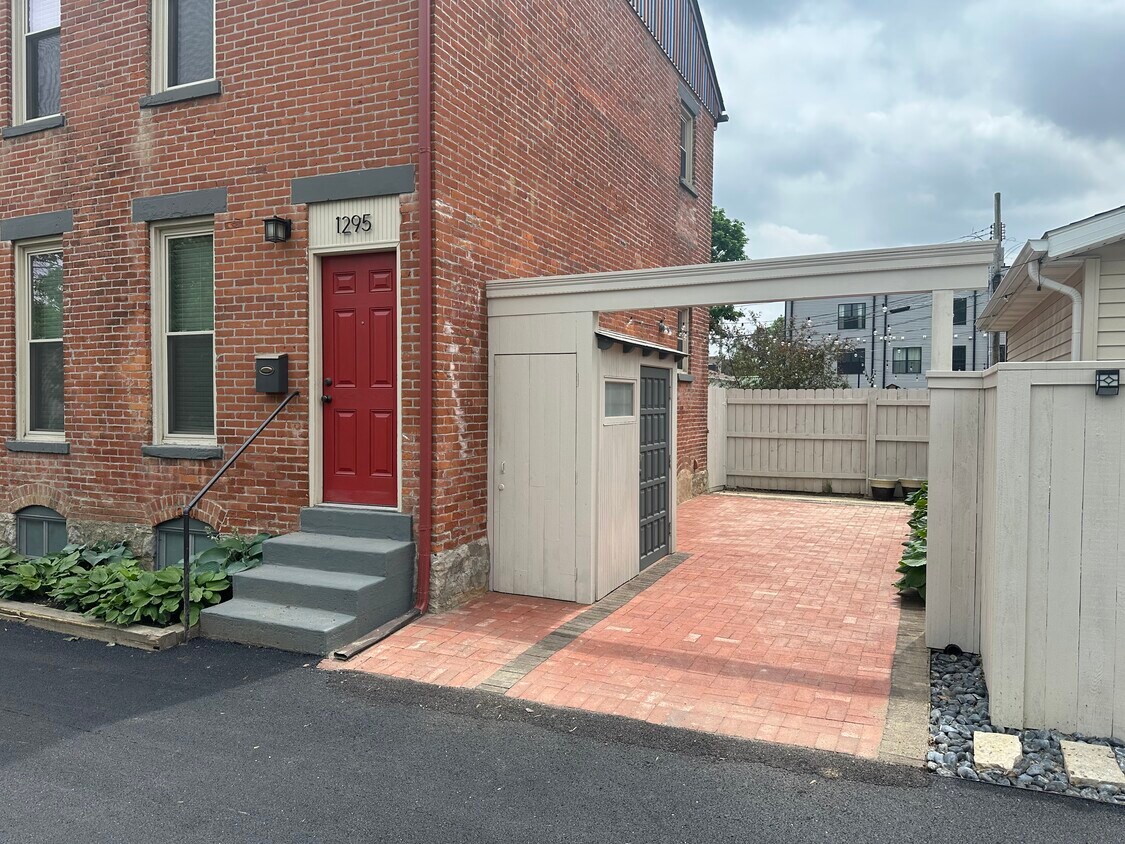 Primary Photo - 1295 Kutchins Pl