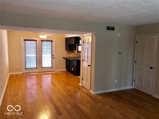 Building Photo - 496 E 10th St