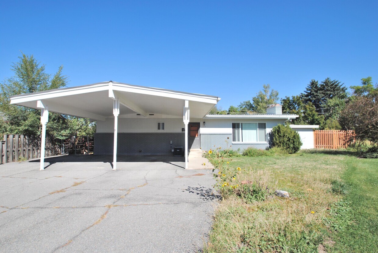 Primary Photo - 1379 Juniper Dr