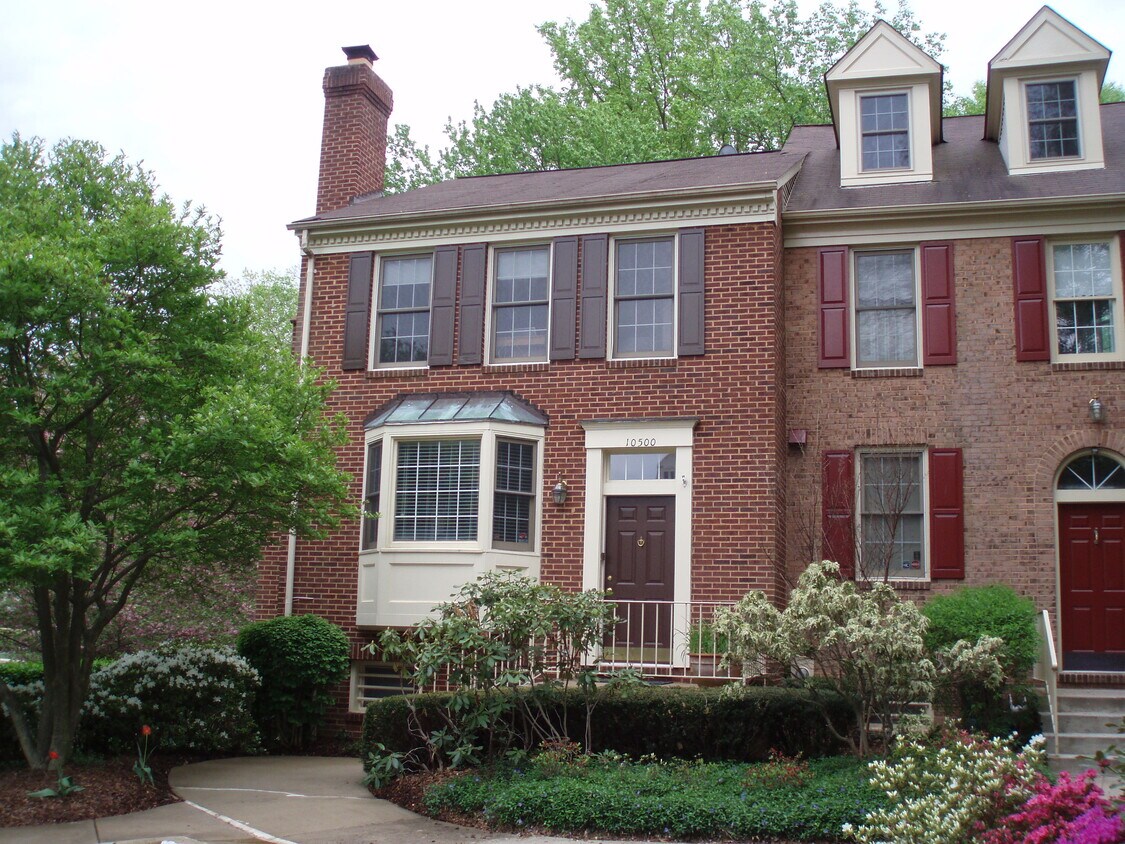 Primary Photo - 10500 Grosvenor Pl