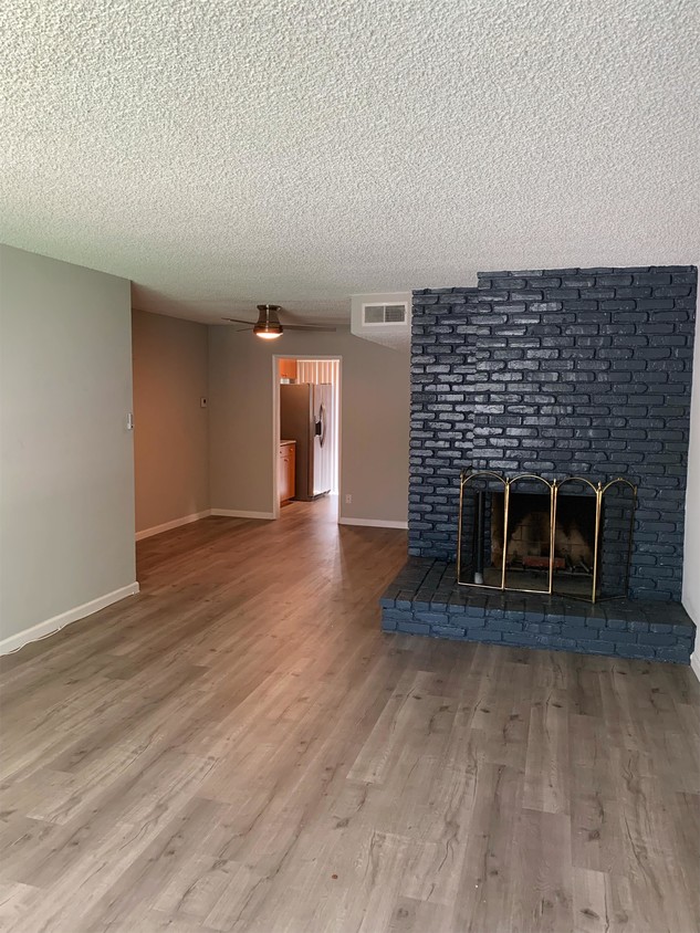 Primary Photo - 1165 Thompson Ave