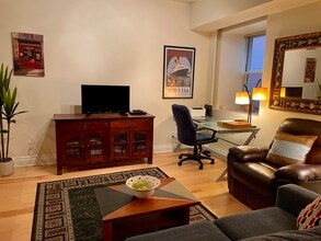 Building Photo - 442 Rue Saint-Gabriel