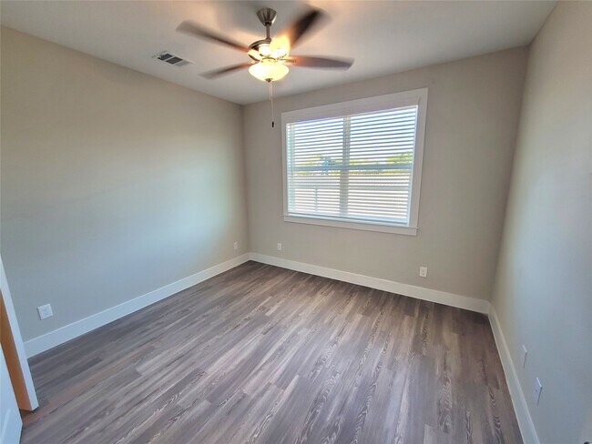 Foto del edificio - 1620 Oak Tree Dr