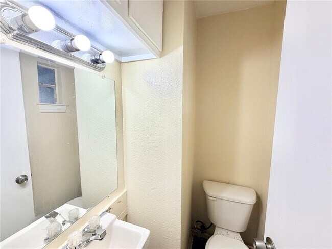 Foto del edificio - 6257 Manor Rd