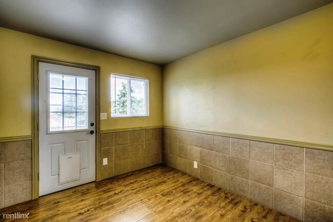 Building Photo - 833 McArthur Dr