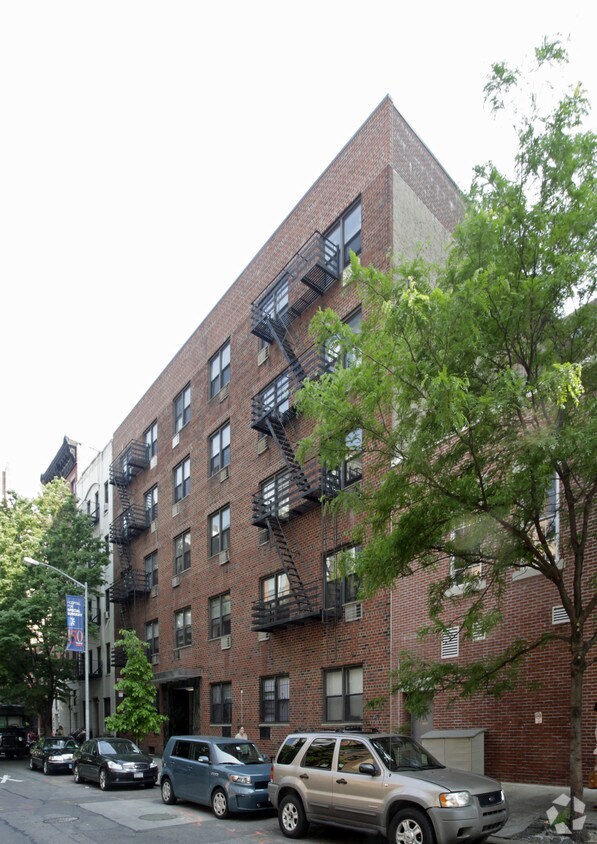 Foto principal - 404 E 75th St