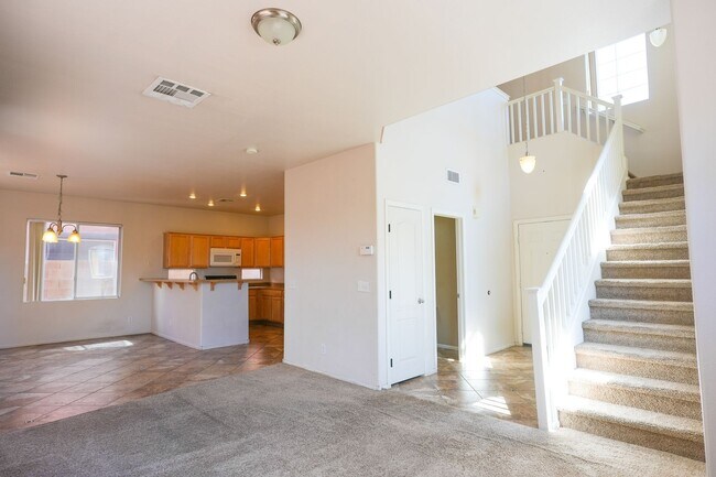 Foto del edificio - 3 Bed / 2.5 Bath Townhome with Loft, 2 Car Garage & Spacious Backyard – Southern Highlands