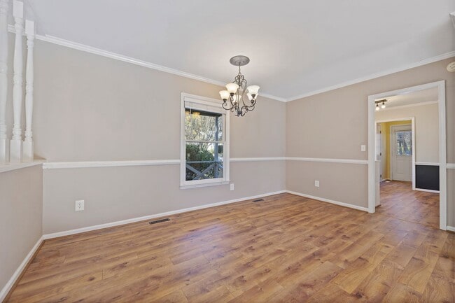 Building Photo - BEAUTIFULLY RENOVATED 3 BEDROOM, 2 BATH RA...