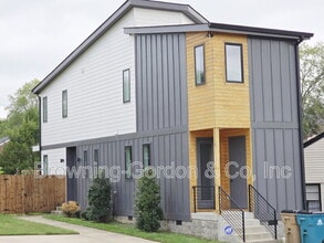 Building Photo - 313 Pioneer Ln