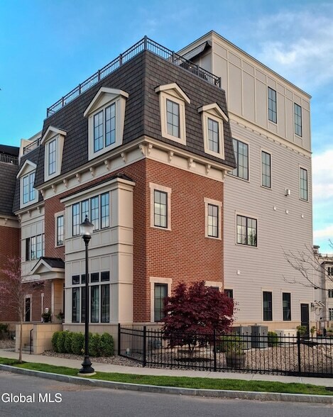Foto del edificio - 18 C Cherry St