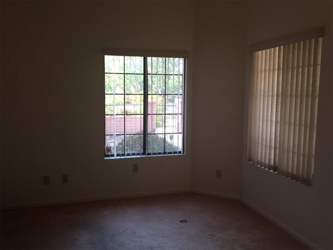 Foto del edificio - 3060 N Willow Creek Dr