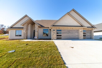 Building Photo - 1211 Shallow Ridge Cir