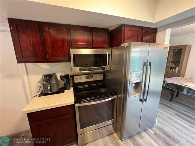 Foto del edificio - 9639 Kenilworth Ct