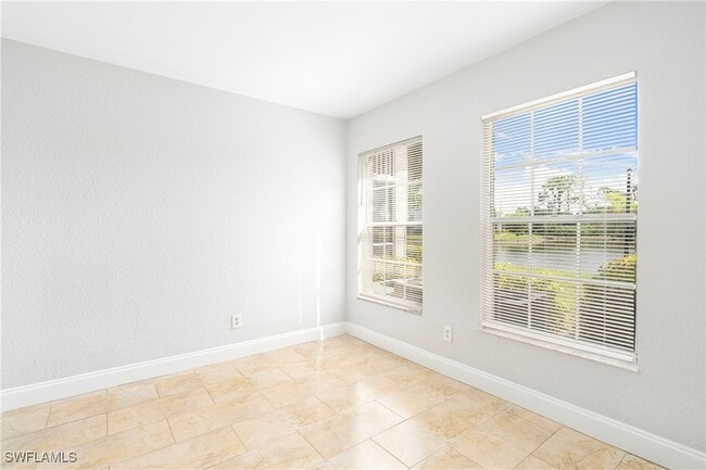 Foto del edificio - 153 Santa Clara Dr