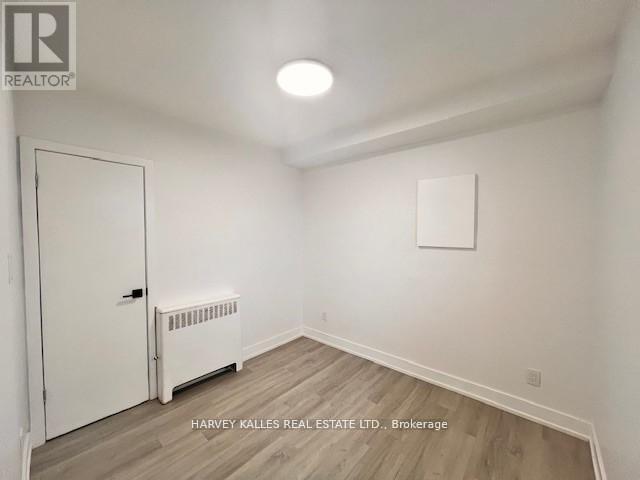 Photo du bâtiment - 1982 Eglinton Ave W