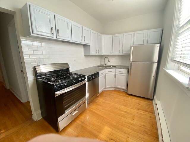 Foto del edificio - 3917 N Southport Ave