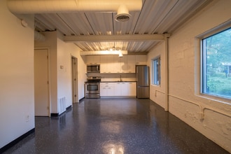 Building Photo - 15 Burbank Dr SW