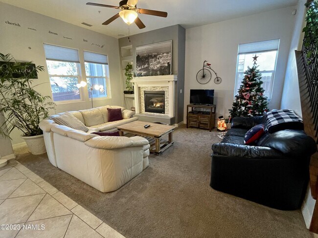 Foto del edificio - 1125 E Sterling Ln