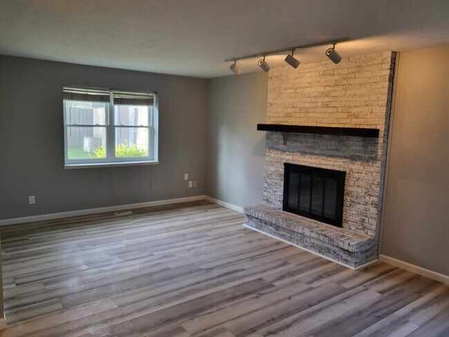 Building Photo - 1012 Millerton Dr